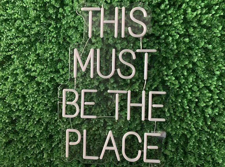 THIS MUST BE THE PLACE - Insegne al neon a LED