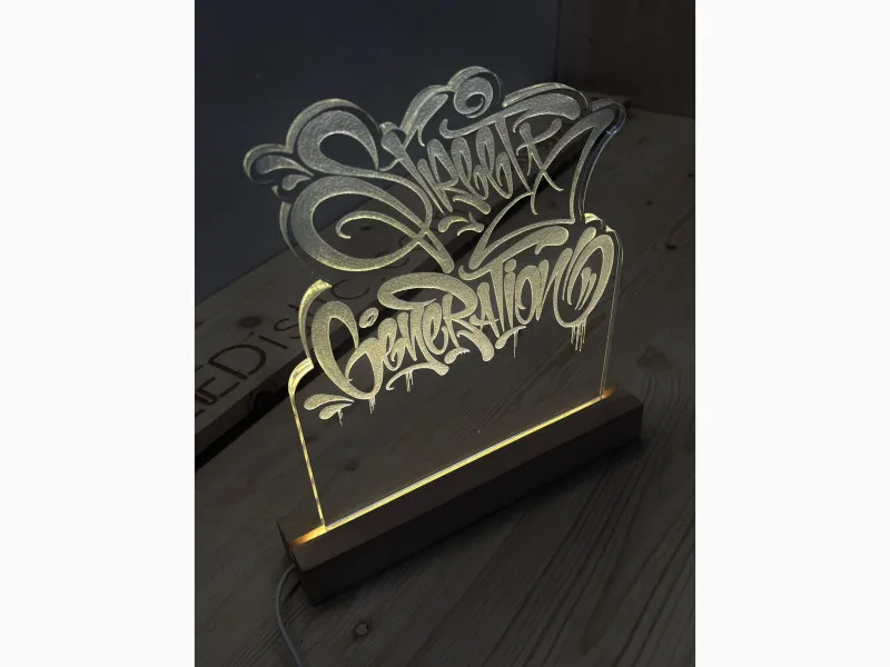 Street Generation- Segno luminoso inciso in plexiglas su base di legno