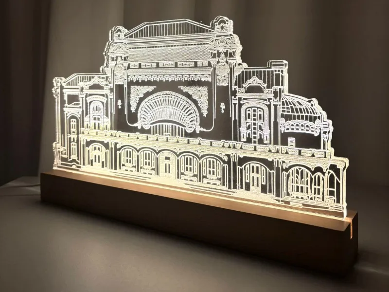Cazino Constanta - Segno luminoso inciso in plexiglas su base di legno
