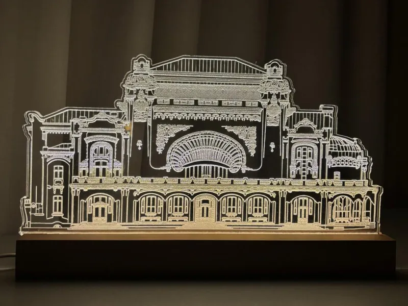 Cazino Constanta - Segno luminoso inciso in plexiglas su base di legno